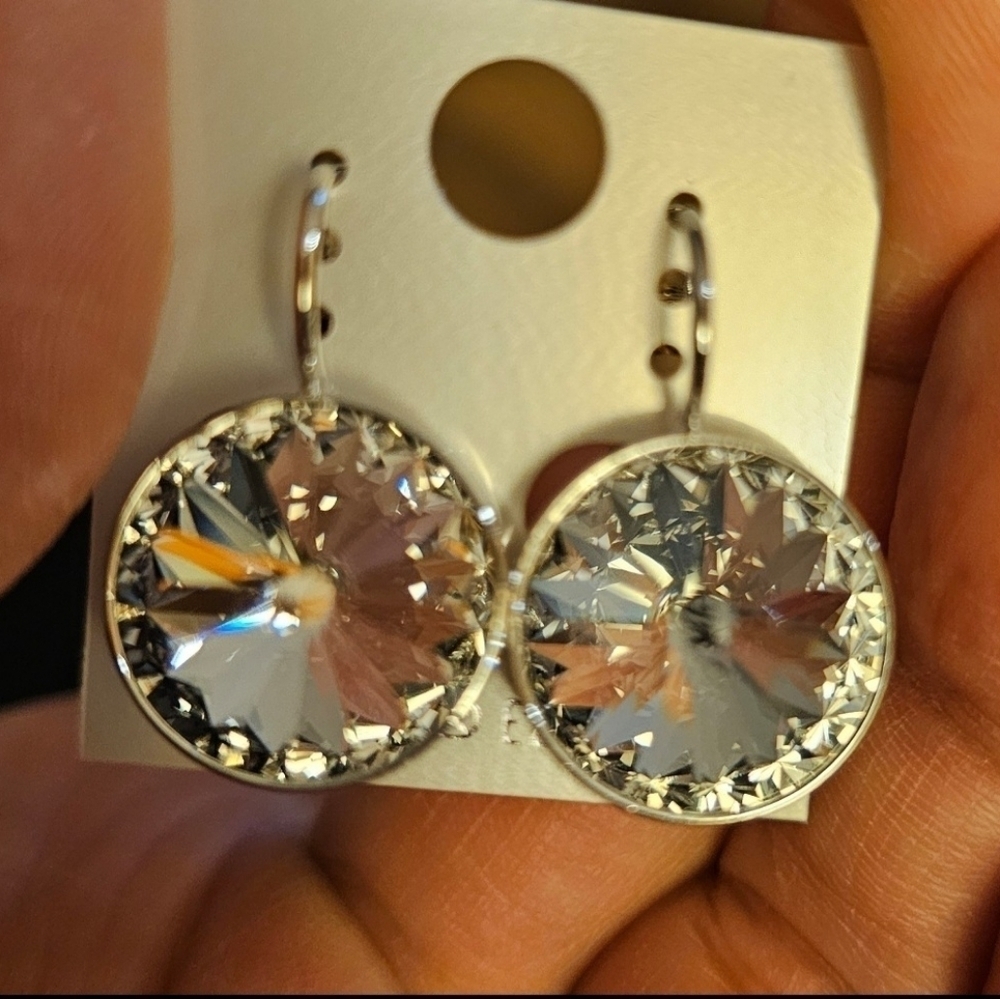 NEW! Swarovski Element Clear round Earrings. Dangle. No Stamp! Wedding Leverback